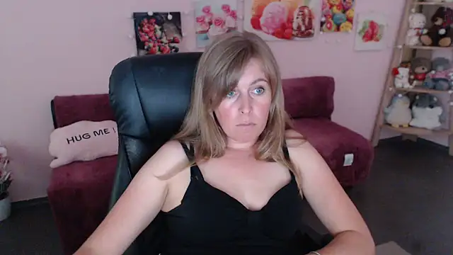 Snapshot of Hot_Milady chatting on June 29, 10:15 am Hot Milady online show from June 29, 10:15 am