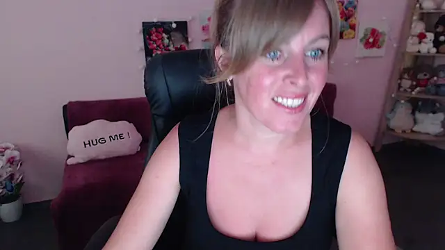 Snapshot of Hot_Milady chatting on July 8, 7:57 am Hot Milady online show from July 8, 7:57 am
