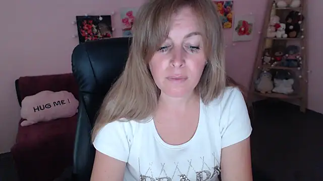 Snapshot of Hot_Milady chatting on July 13, 6:49 am Hot Milady online show from July 13, 6:49 am