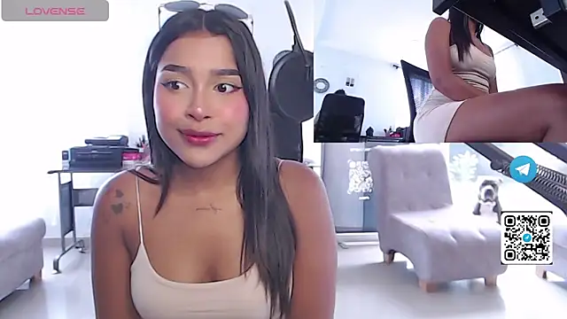 Snapshot of Mariangel_11 chatting on April 17, 2:20 pm Mariangel 11 online show from April 17, 2:20 pm
