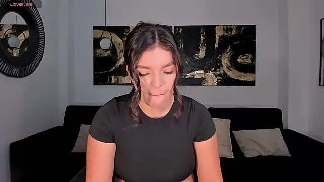 Snapshot of ValeriaRoldanX chatting on June 1, 11:45 am ValeriaRoldanX online show from June 1, 11:45 am