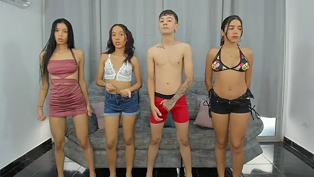 Snapshot of twinss_sexxx chatting on January 9, 8:22 pm twinss sexxx online show from January 9, 8:22 pm