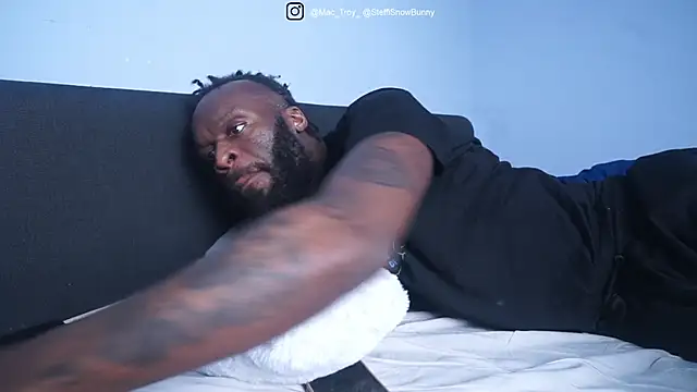 Snapshot of MacTroy chatting on January 16, 10:47 pm MacTroy online show from January 16, 10:47 pm