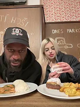 Snapshot of MacTroy chatting on February 2, 8:51 pm MacTroy online show from February 2, 8:51 pm