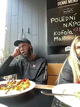 MacTroy online show from April 6, 2:51 pm