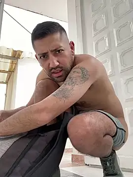 JuanZapata33 online show from December 7, 8:38 pm