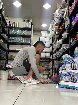 JuanZapata33 online show from December 18, 6:14 pm