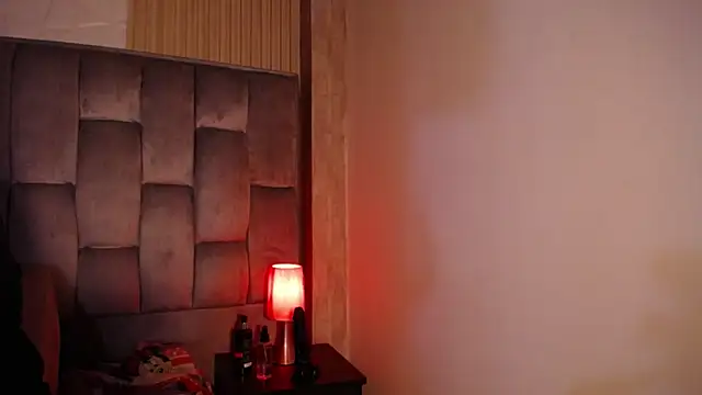 Snapshot of kittyhouse_hs chatting on February 6, 2:22 am kittyhouse hs online show from February 6, 2:22 am