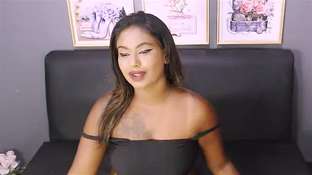 Snapshot of Littleindianmilf chatting on January 9, 8:45 am Littleindianmilf online show from January 9, 8:45 am