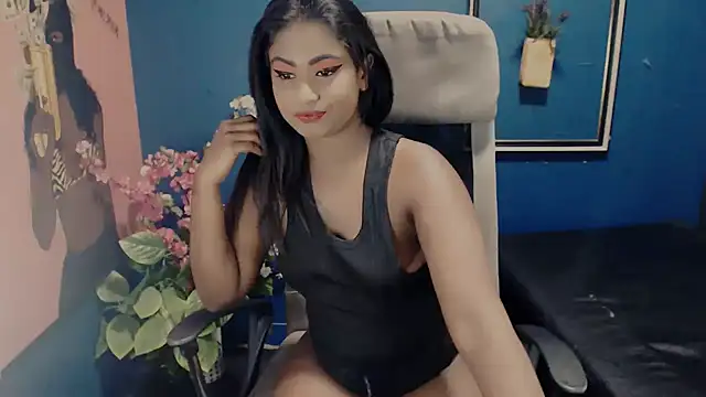 Snapshot of Littleindianmilf chatting on September 18, 9:44 am Littleindianmilf online show from September 18, 9:44 am