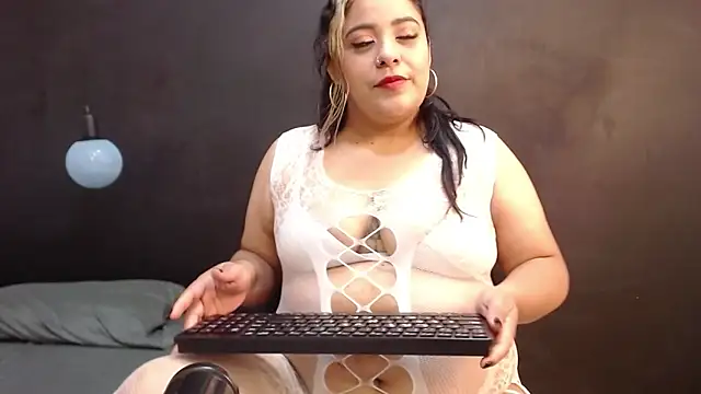 Snapshot of brendamaz chatting on February 21, 12:28 pm brendamaz online show from February 21, 12:28 pm