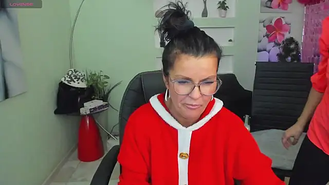 EricaAndPenelopa online show from December 18, 8:36 pm