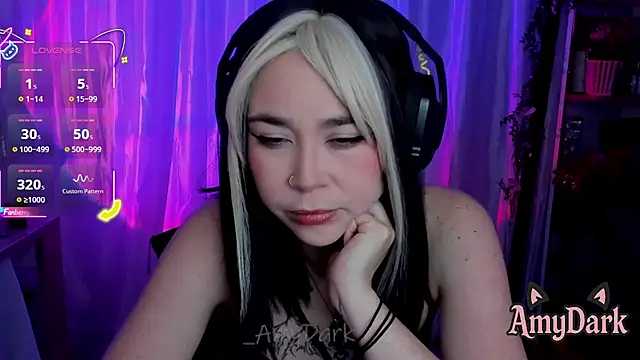 Snapshot of _AmyDark chatting on October 10, 3:33 pm AmyDark online show from October 10, 3:33 pm