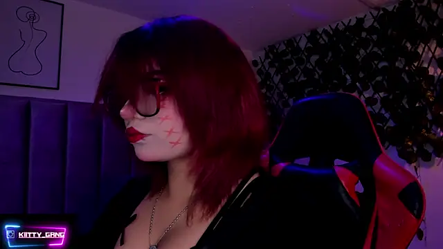 Kitty Gang online show from November 18, 1:33 am