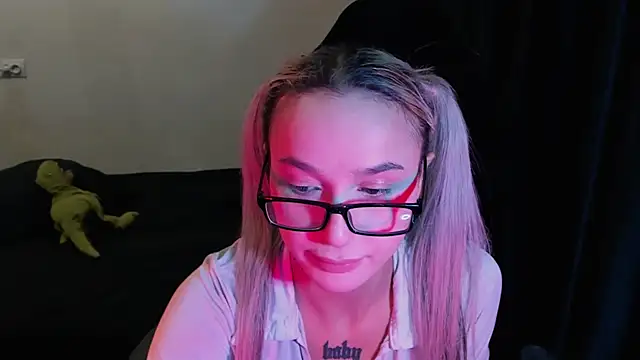 MilaAsh online show from February 20, 5:37 am