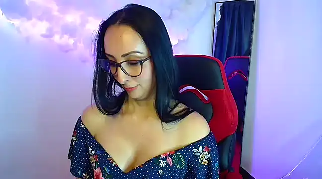 Snapshot of yaralyminjo2 chatting on December 3, 5:12 pm yaralyminjo2 online show from December 3, 5:12 pm