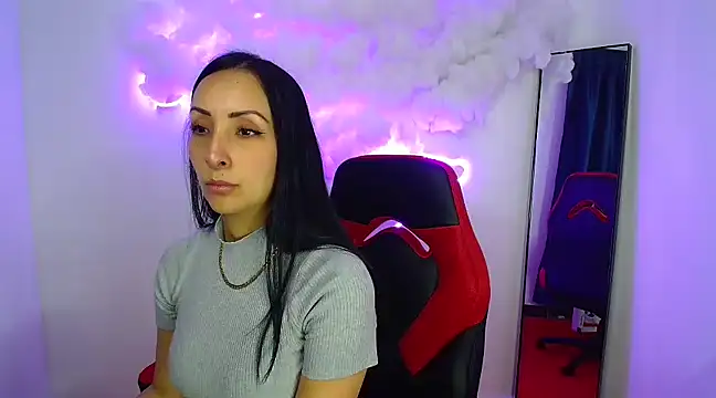 Snapshot of yaralyminjo2 chatting on December 11, 2:00 pm yaralyminjo2 online show from December 11, 2:00 pm