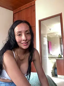 Snapshot of yaralyminjo2 chatting on December 13, 4:38 pm yaralyminjo2 online show from December 13, 4:38 pm