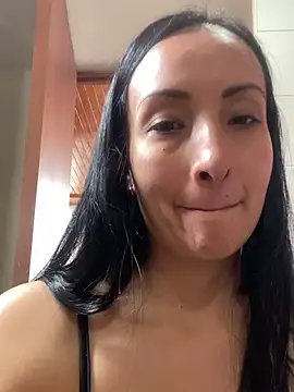 Snapshot of yaralyminjo2 chatting on January 3, 6:14 pm yaralyminjo2 online show from January 3, 6:14 pm