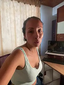 Snapshot of yaralyminjo2 chatting on January 9, 10:52 pm yaralyminjo2 online show from January 9, 10:52 pm