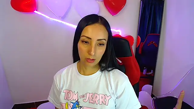 Snapshot of yaralyminjo2 chatting on February 17, 1:32 pm yaralyminjo2 online show from February 17, 1:32 pm