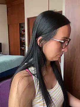 Snapshot of yaralyminjo2 chatting on March 4, 6:29 pm yaralyminjo2 online show from March 4, 6:29 pm