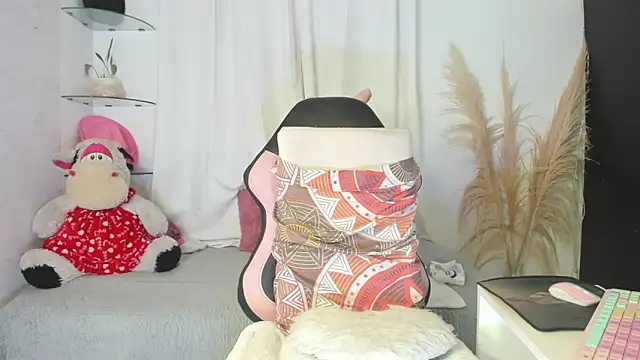 Snapshot of Leslie_browm chatting on February 6, 10:29 am Leslie browm online show from February 6, 10:29 am