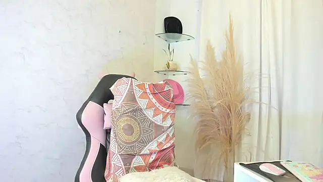 Snapshot of Leslie_browm chatting on February 16, 11:45 pm Leslie browm online show from February 16, 11:45 pm