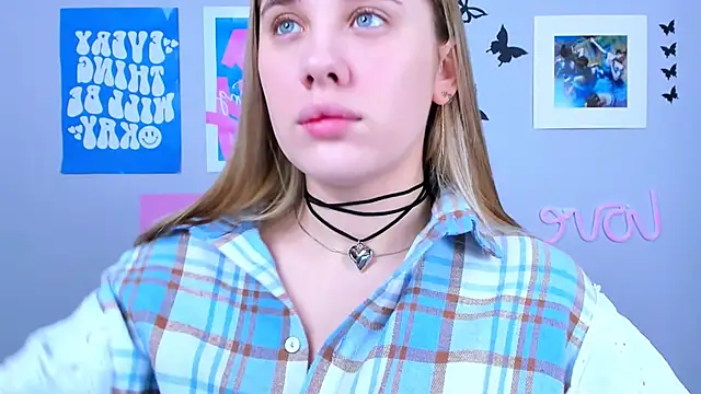 Snapshot of MiaMilas chatting on December 19, 4:23 am MiaMilas online show from December 19, 4:23 am