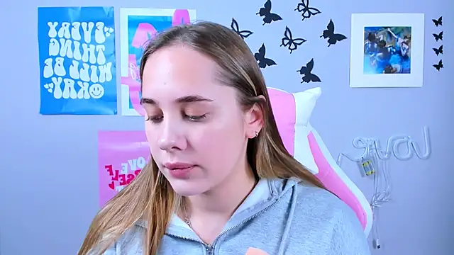 Snapshot of MiaMilas chatting on December 25, 4:33 am MiaMilas online show from December 25, 4:33 am