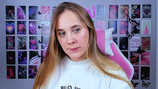 Snapshot of MiaMilas chatting on February 6, 12:59 pm MiaMilas online show from February 6, 12:59 pm