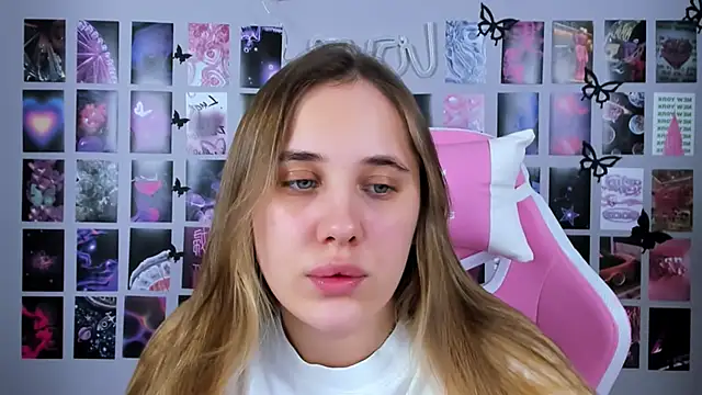 Snapshot of MiaMilas chatting on February 10, 4:14 pm MiaMilas online show from February 10, 4:14 pm