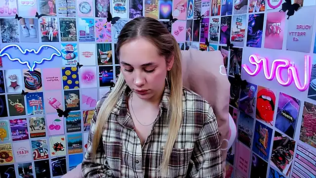 Snapshot of MiaMilas chatting on October 7, 5:10 pm MiaMilas online show from October 7, 5:10 pm