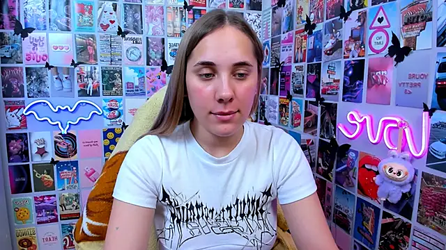 Snapshot of MiaMilas chatting on October 22, 12:16 pm MiaMilas online show from October 22, 12:16 pm