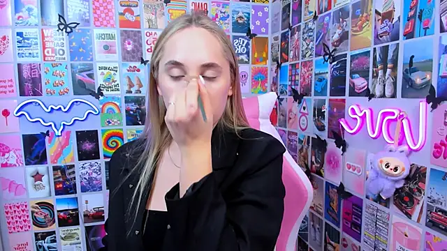 Snapshot of MiaMilas chatting on December 22, 1:52 pm MiaMilas online show from December 22, 1:52 pm