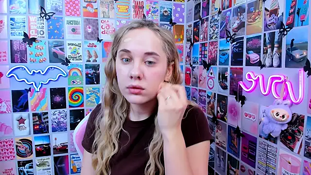 Snapshot of MiaMilas chatting on January 9, 8:50 am MiaMilas online show from January 9, 8:50 am