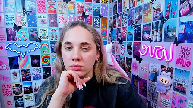 Snapshot of MiaMilas chatting on February 16, 2:13 pm MiaMilas online show from February 16, 2:13 pm