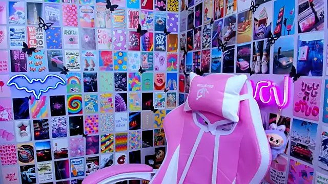 Snapshot of MiaMilas chatting on February 17, 3:08 pm MiaMilas online show from February 17, 3:08 pm