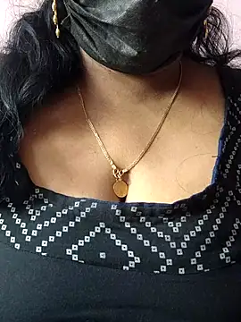 Snapshot of mallu-sumi chatting on April 9, 4:34 am mallu-sumi online show from April 9, 4:34 am