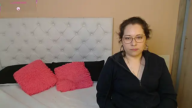 May Carlier online show from January 9, 7:04 pm