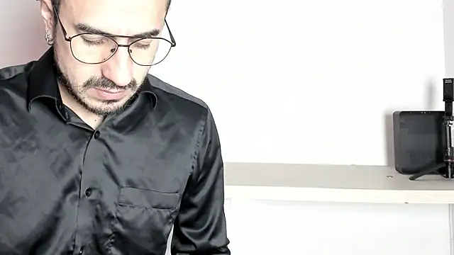 Snapshot of pablo-rincon95 chatting on December 31, 2:03 pm pablo-rincon95 online show from December 31, 2:03 pm