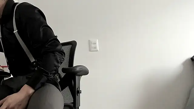 Snapshot of pablo-rincon95 chatting on January 6, 3:40 pm pablo-rincon95 online show from January 6, 3:40 pm