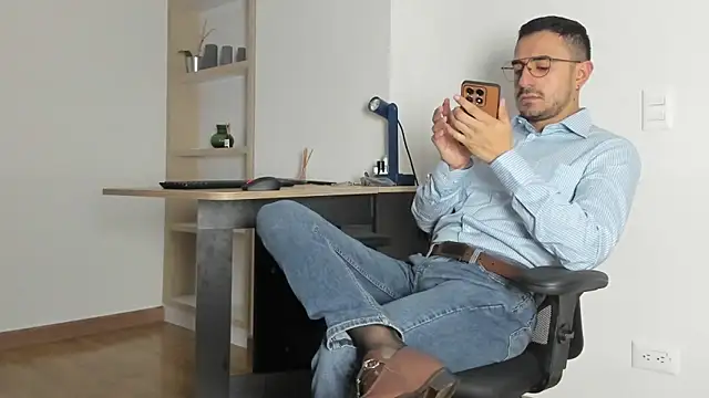 Snapshot of pablo-rincon95 chatting on March 2, 12:11 pm pablo-rincon95 online show from March 2, 12:11 pm