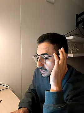 Snapshot of pablo-rincon95 chatting on March 12, 11:44 pm pablo-rincon95 online show from March 12, 11:44 pm