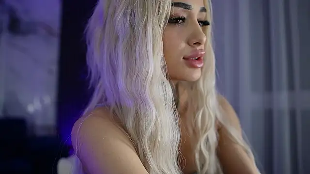 Snapshot of blondie_muller chatting on March 5, 9:00 pm blondie muller online show from March 5, 9:00 pm