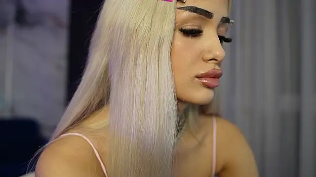 Snapshot of blondie_muller chatting on March 9, 9:19 pm blondie muller online show from March 9, 9:19 pm