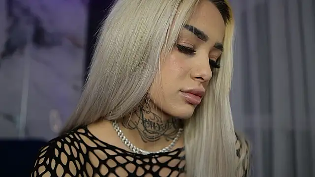 Snapshot of blondie_muller chatting on March 26, 8:58 pm blondie muller online show from March 26, 8:58 pm