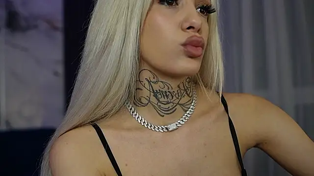 Snapshot of blondie_muller chatting on March 30, 7:59 pm blondie muller online show from March 30, 7:59 pm