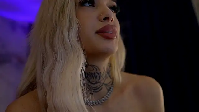 Snapshot of blondie_muller chatting on April 15, 7:58 pm blondie muller online show from April 15, 7:58 pm