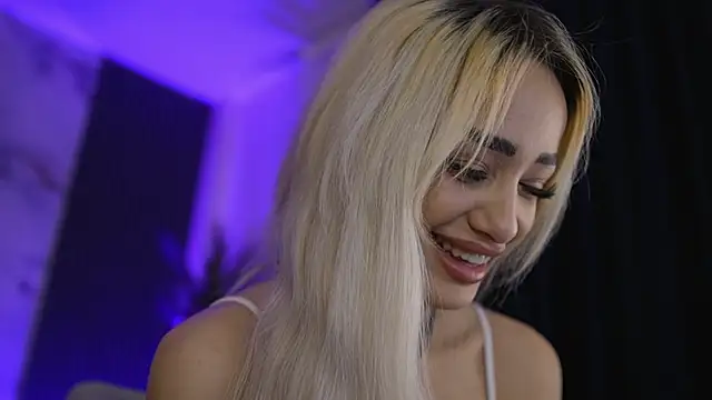 Snapshot of blondie_muller chatting on May 4, 7:43 pm blondie muller online show from May 4, 7:43 pm